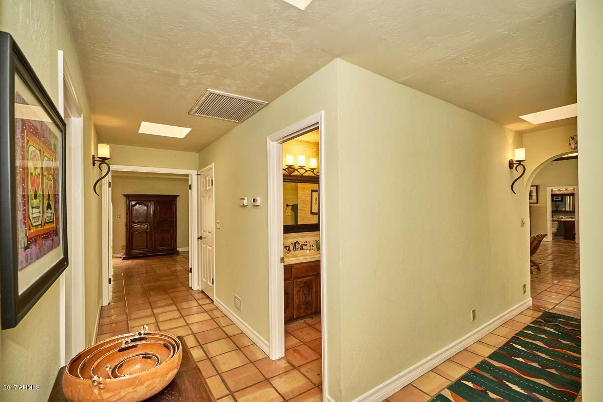 621 West Ocotillo Road Phoenix, AZ 85013 - Photo 21 of 52 Hallway