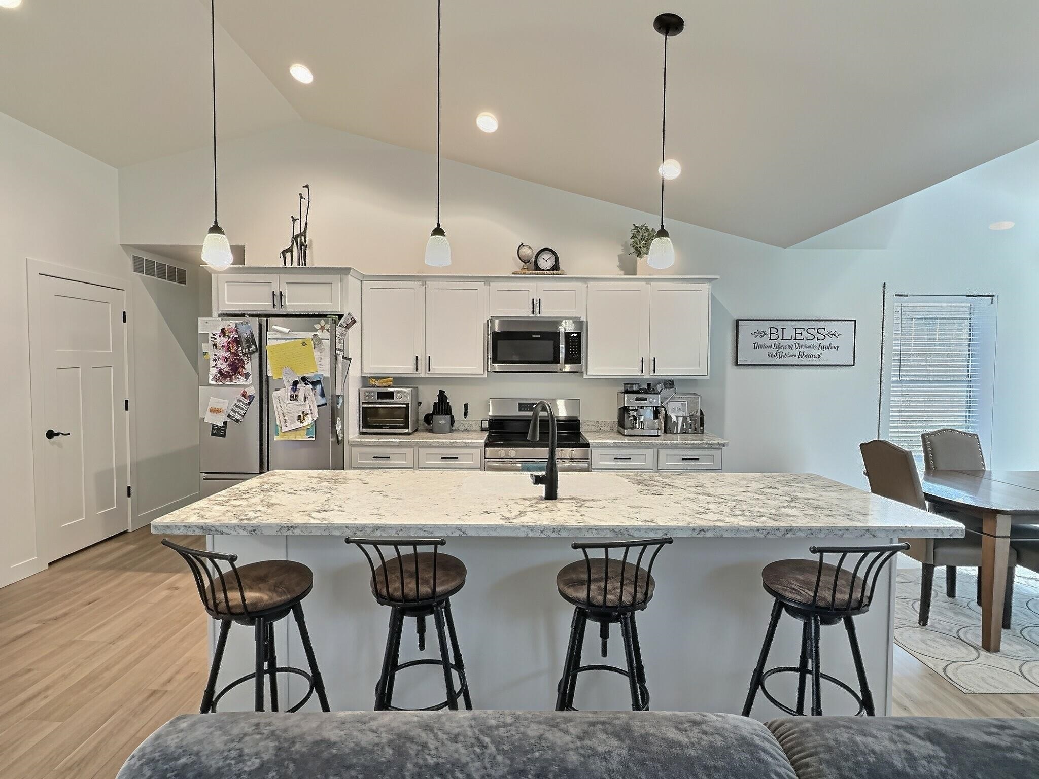 336 Village Lane Ripon, WI 54971 - Photo 8 of 29