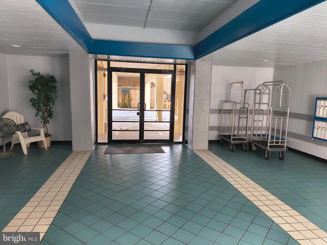 a view of entryway with a front door