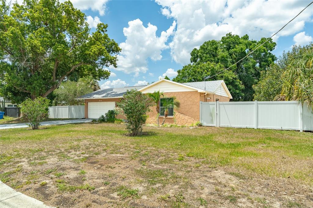 614 East Wheeler Road Seffner, FL 33584 - Photo 2 of 19