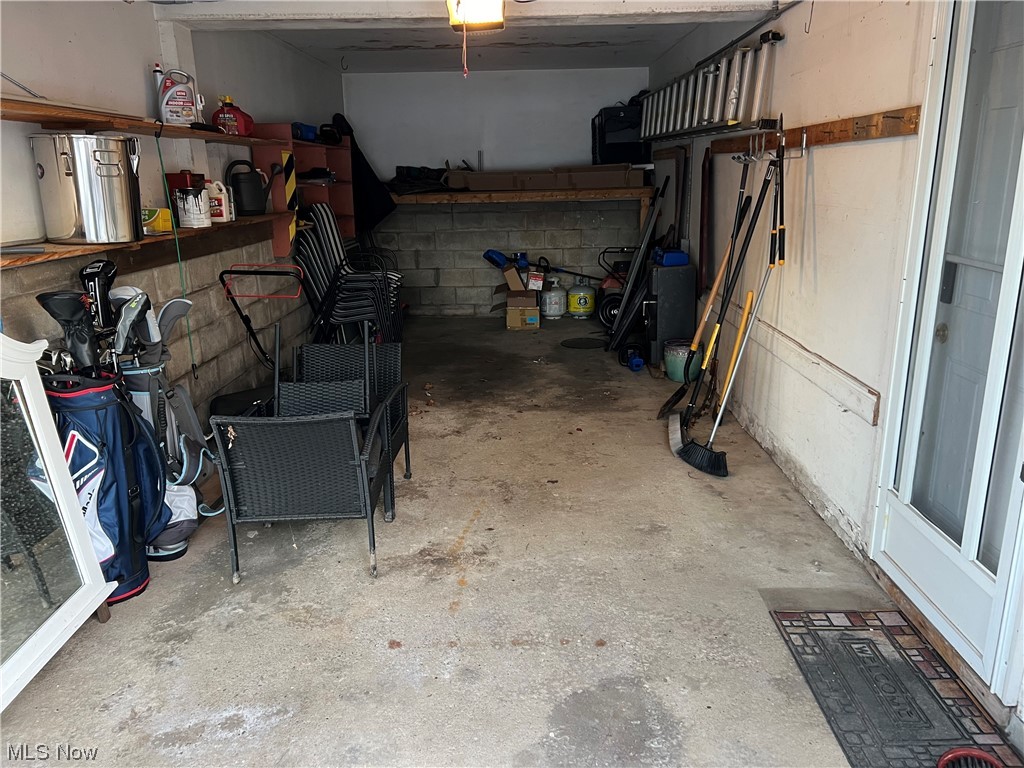 3215 Warren - Sharon Road Vienna, OH 44473 - Photo 22 of 25 View of garage