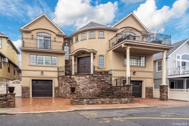 a view of a house with a outdoor space