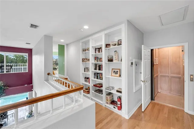 $1,200,000 | 5735 Persimmon Way, Naples, FL 34110