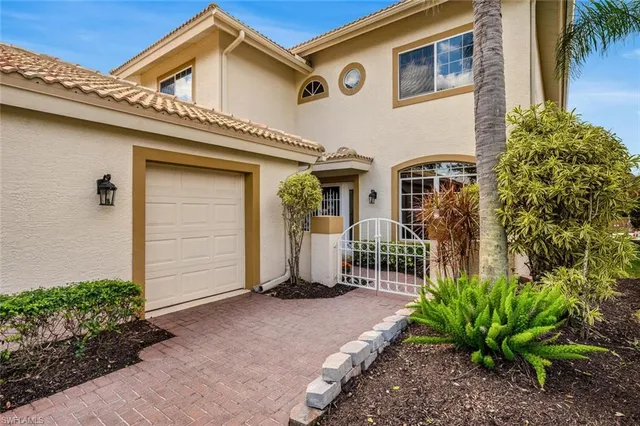 $1,200,000 | 5735 Persimmon Way, Naples, FL 34110