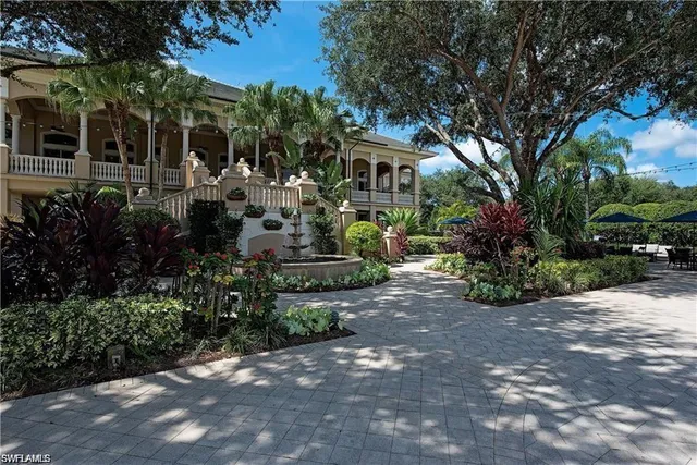 $1,200,000 | 5735 Persimmon Way, Naples, FL 34110