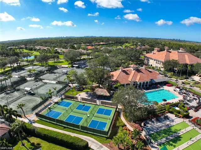 $1,200,000 | 5735 Persimmon Way, Naples, FL 34110
