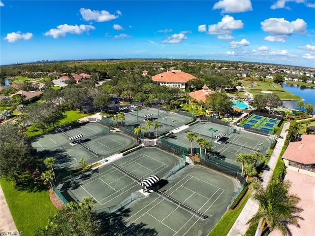 $1,200,000 | 5735 Persimmon Way, Naples, FL 34110