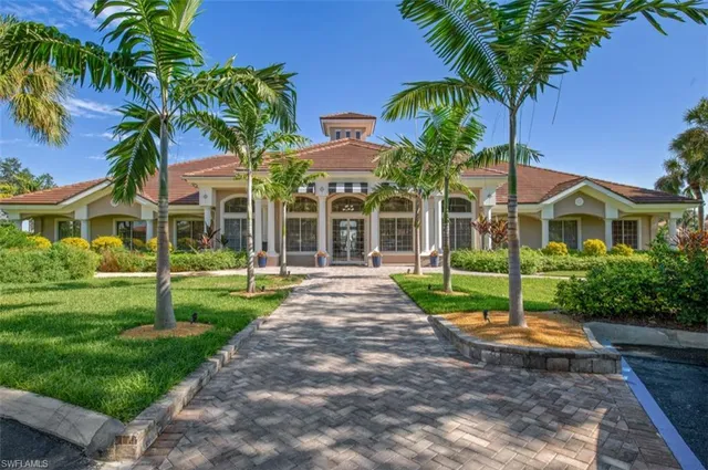 $1,200,000 | 5735 Persimmon Way, Naples, FL 34110