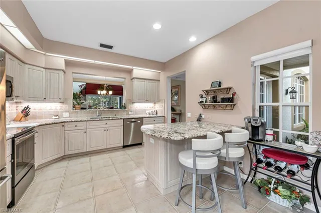 $1,200,000 | 5735 Persimmon Way, Naples, FL 34110