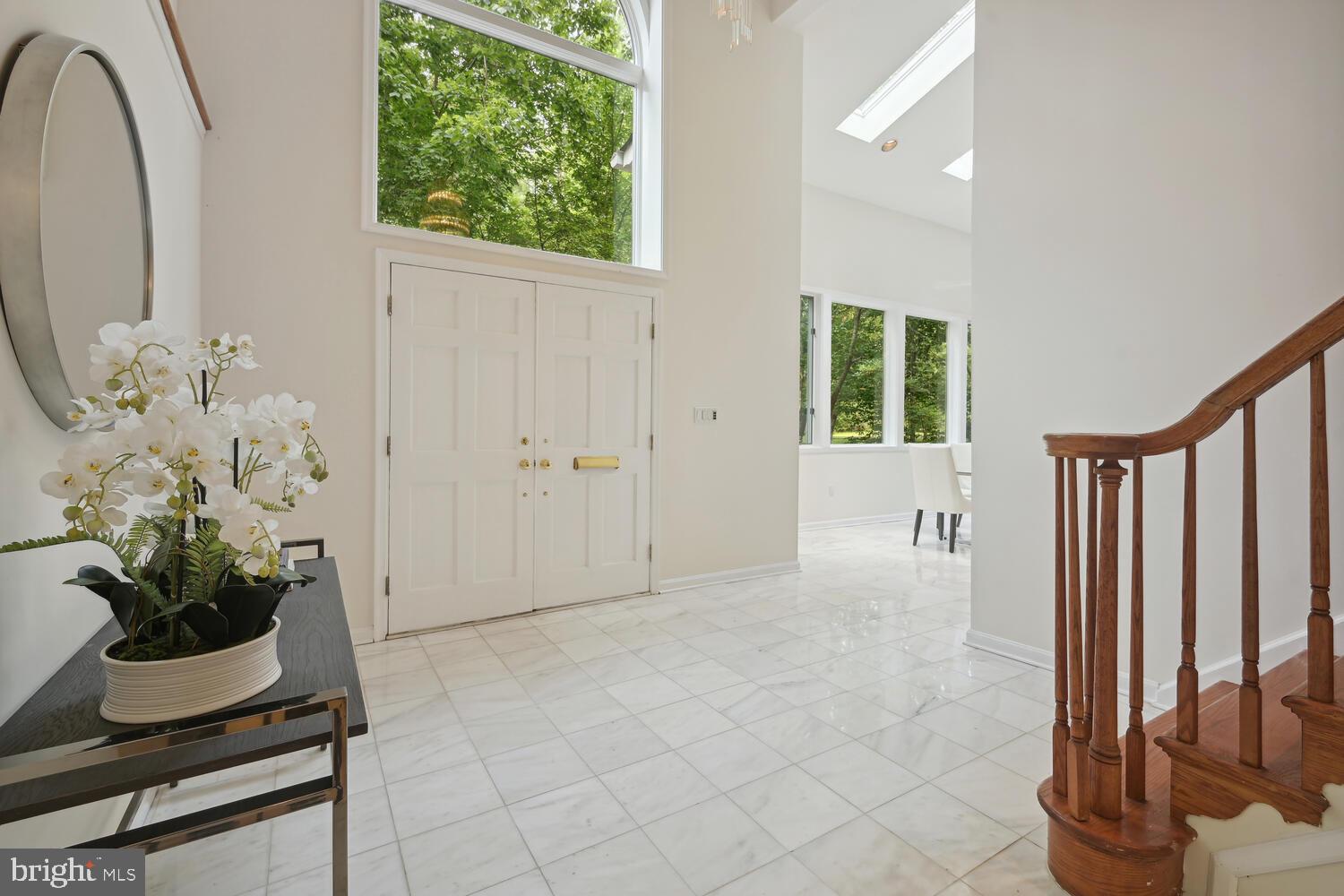 7204 Selkirk Drive Bethesda, MD 20817 - Photo 5 of 49 Stunning Light-Filled Space