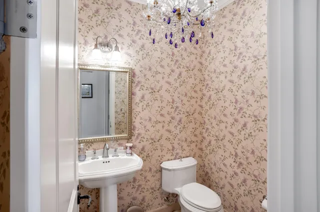 a view of outdoor space yard and porch