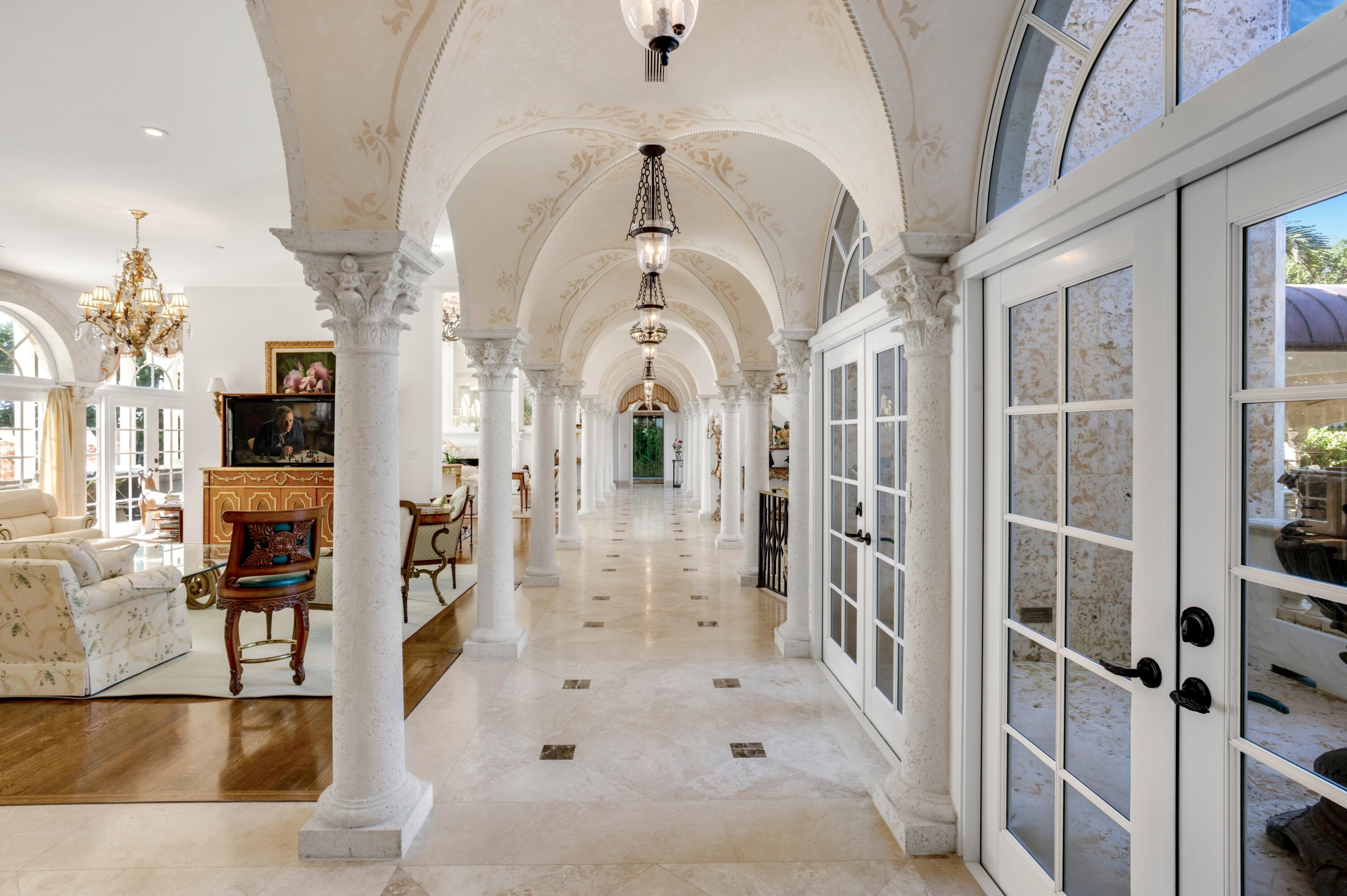 6133 North Ocean Boulevard Ocean Ridge, FL 33435 - Photo 7 of 64 dash_HALLWAY_STRAIGHT_EB