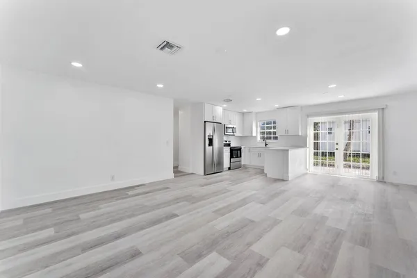 $3,300 | 210 Northeast 6th Street, Deerfield Beach, FL 33441