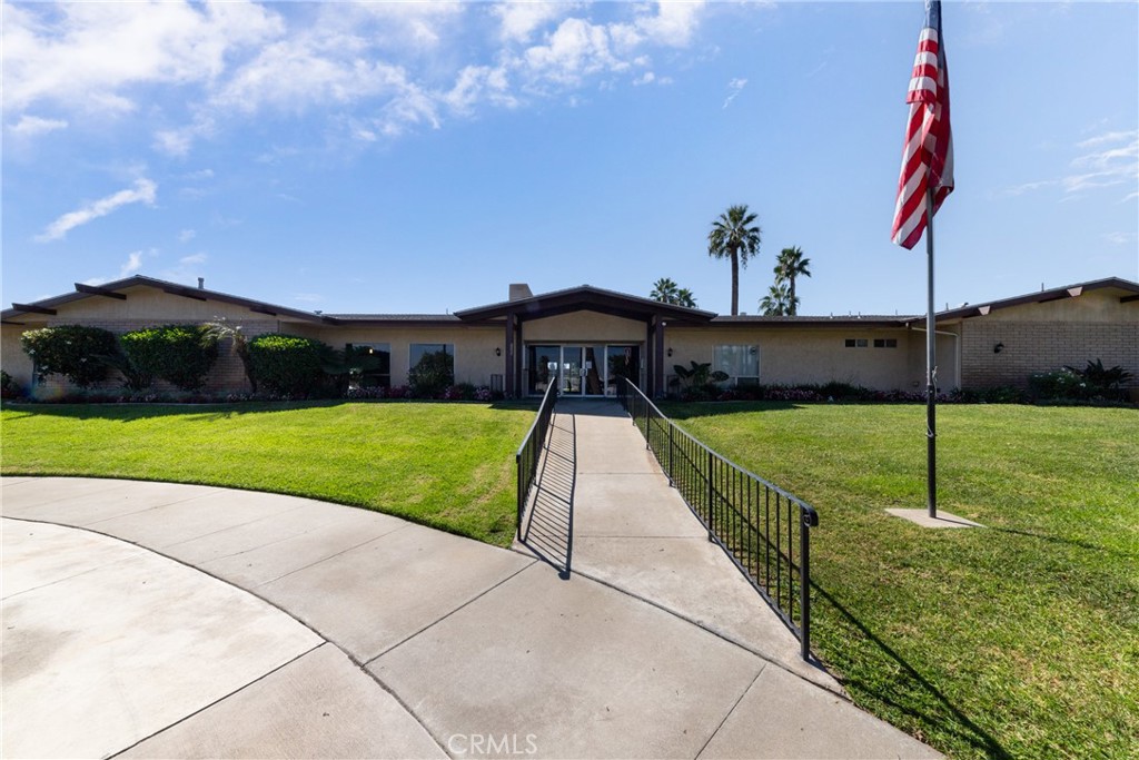 65 Round Table Drive, Unit 65 Riverside, CA 92507 - Photo 31 of 36 a view of a garden in front of a house