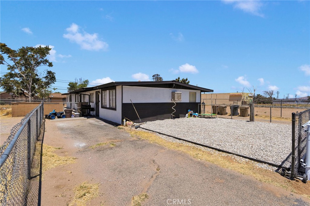 16396 Yucca Street Hesperia, CA 92345 - Photo 4 of 25
