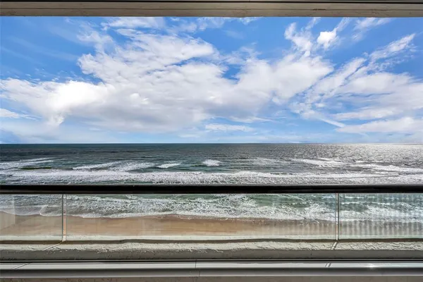 a view of a sky view