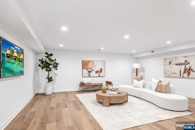 $1,149,000 | 7 Fey Place, Oradell, NJ 07649