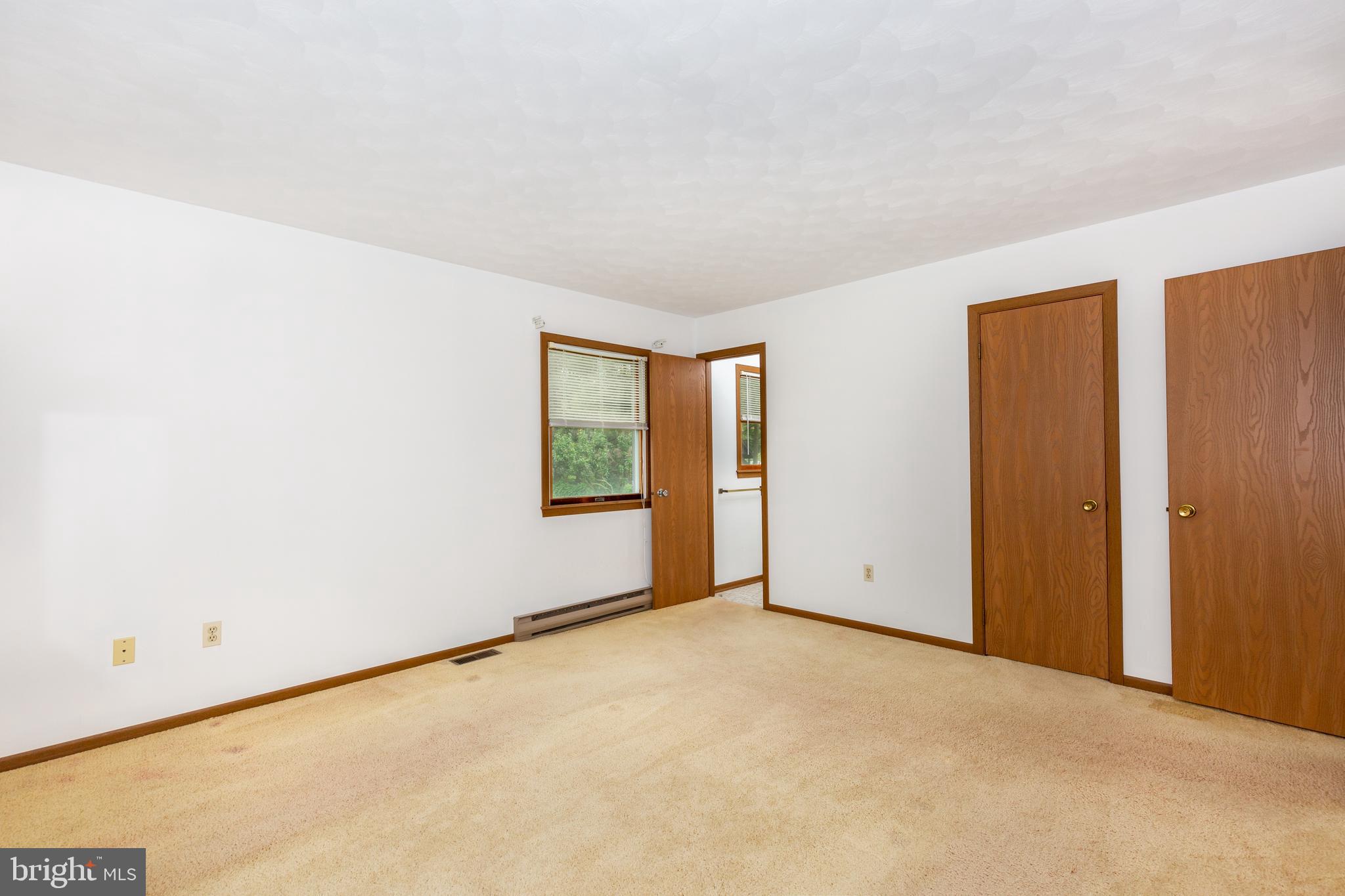2634 Bert Fowler Road Manchester, MD 21102 - Photo 17 of 33 Master has a walk in closet
