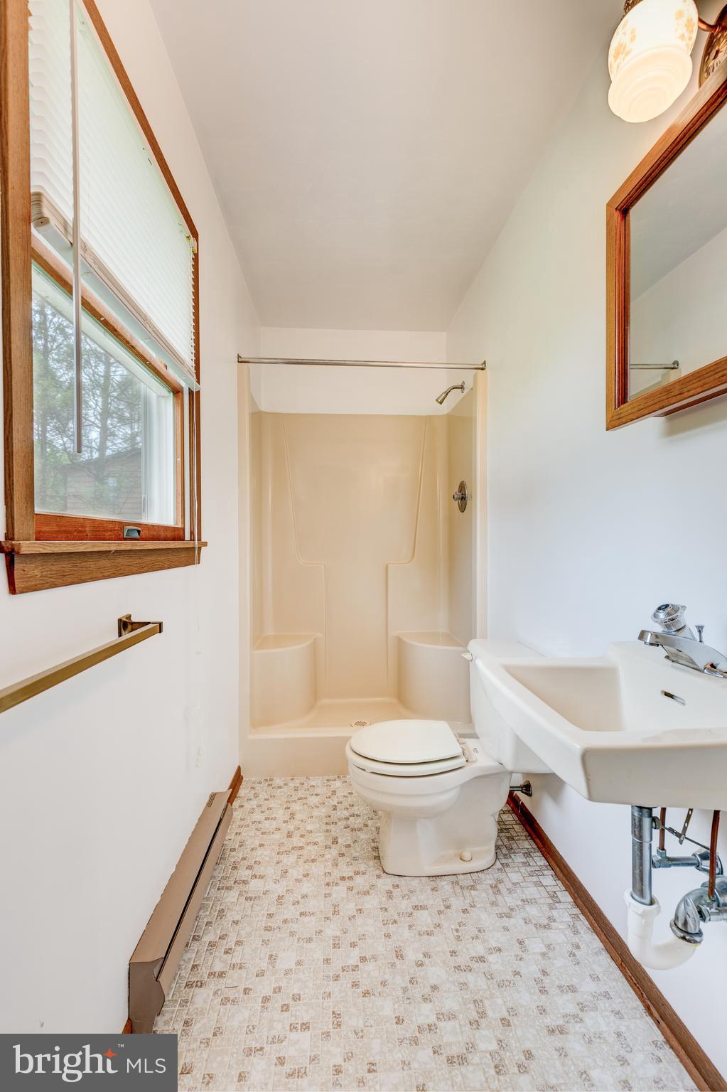 2634 Bert Fowler Road Manchester, MD 21102 - Photo 18 of 33 Master bath
