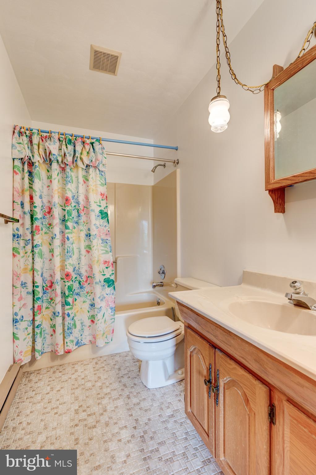 2634 Bert Fowler Road Manchester, MD 21102 - Photo 22 of 33 Full bath in hallway