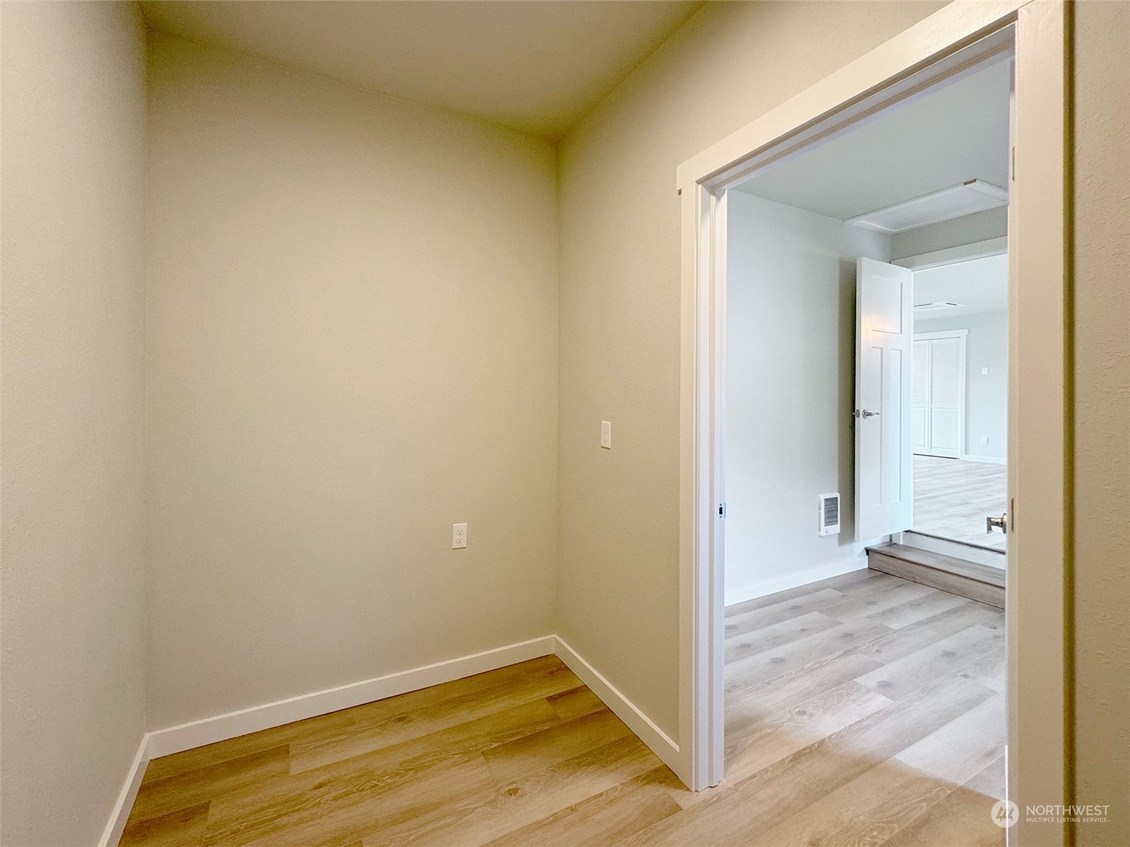 218 North Matriotti Avenue Sequim, WA 98382 - Photo 15 of 40