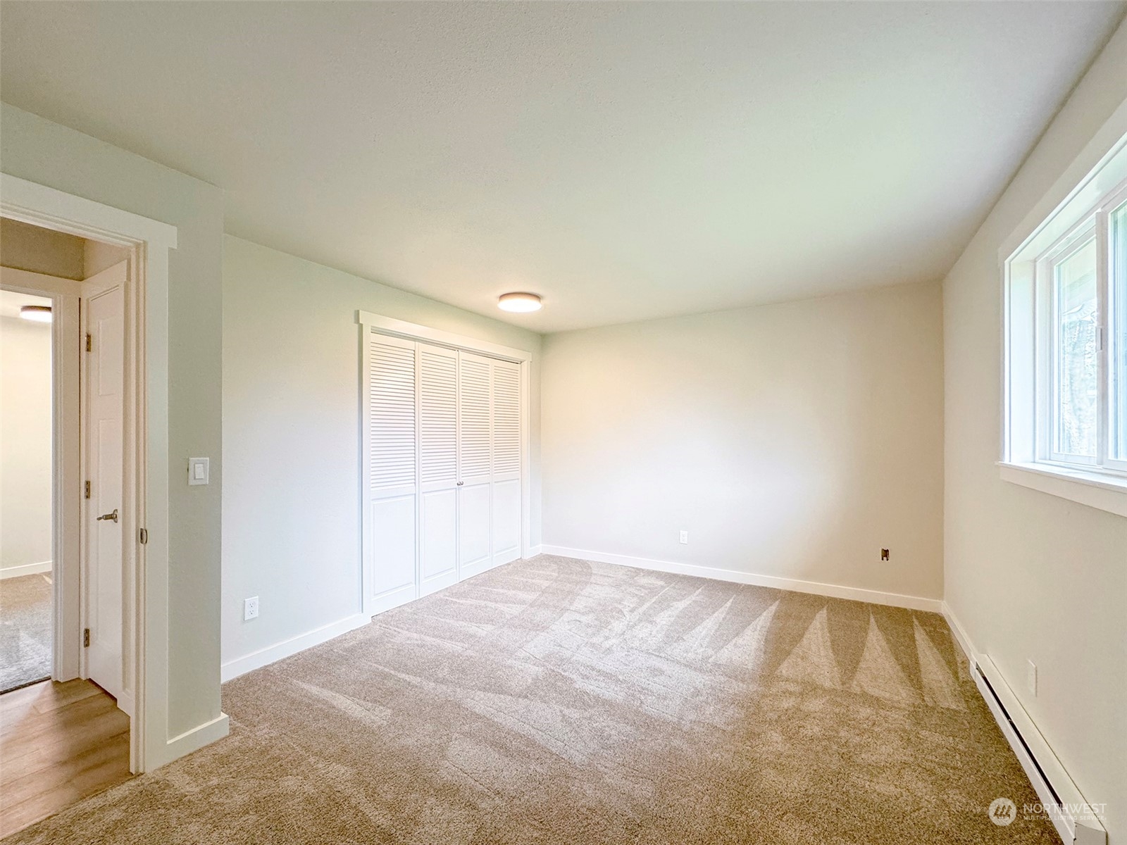 218 North Matriotti Avenue Sequim, WA 98382 - Photo 25 of 40 an empty room with windows