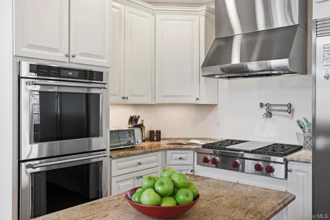 $1,949,000 | 5 Morning View Court, Chappaqua, NY 10514