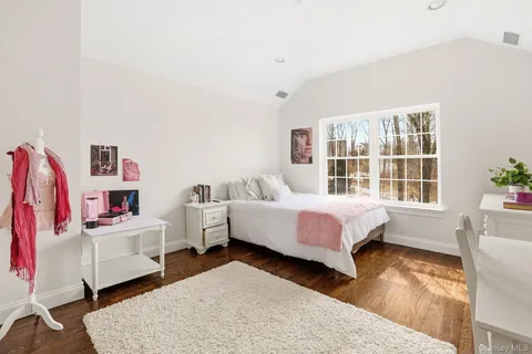 $1,949,000 | 5 Morning View Court, Chappaqua, NY 10514