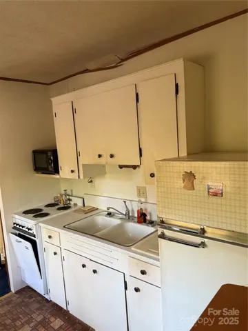 $175,000 | 202 Lyndhurst Drive, Hendersonville, NC 28791