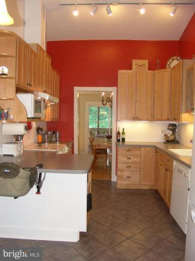 8607 Powder Horn Road Springfield, VA 22152 - Photo 8 of 26 Kitchen