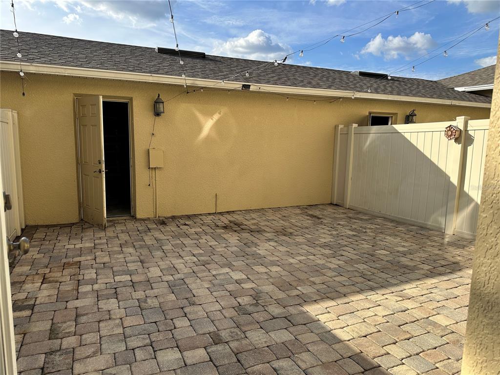 7668 Billingham Street Windermere, FL 34786 - Photo 13 of 15 a view of a garage
