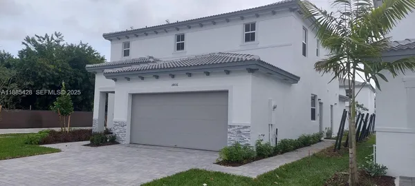 a view of a house with a yard and plants