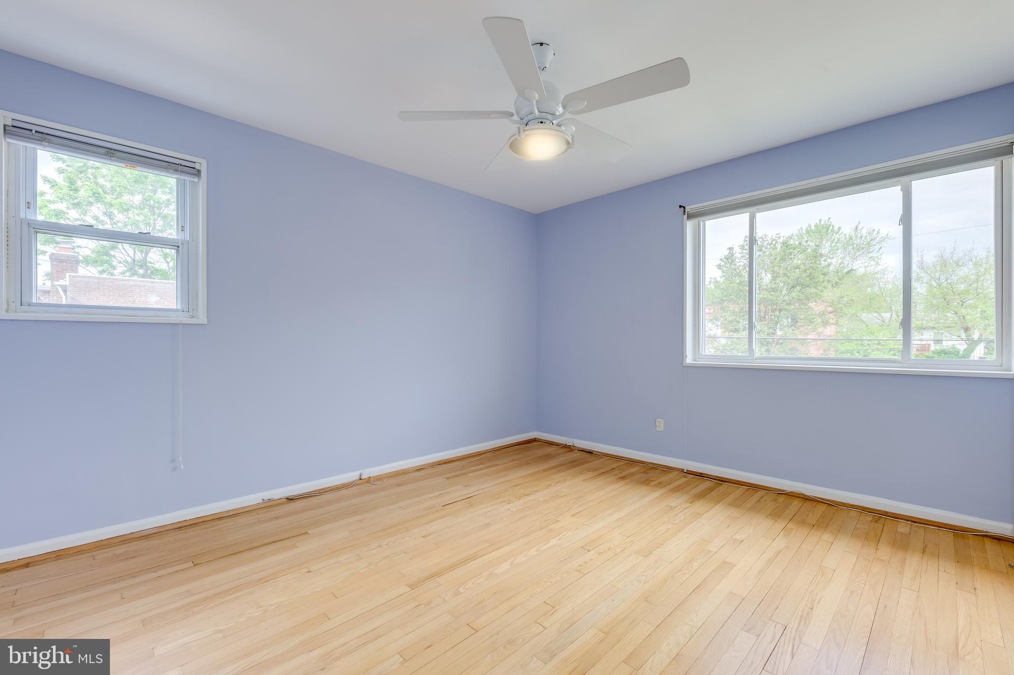 3206 13th Road South Arlington, VA 22204 - Photo 17 of 35 Hardwood Floor,Top Down Bottom Up Black out shades