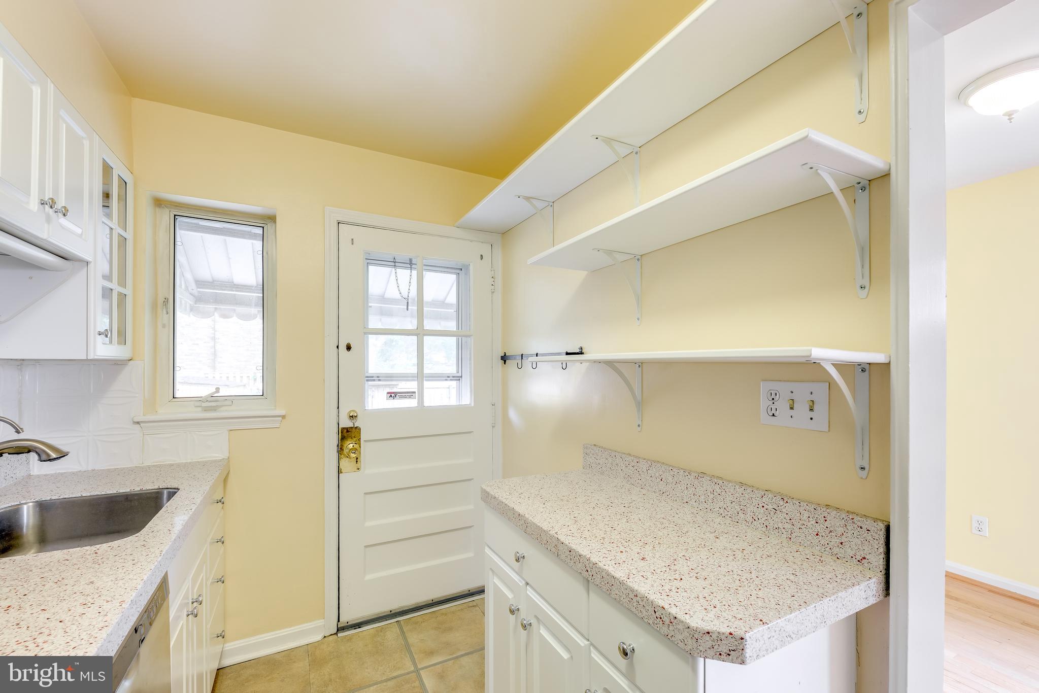 3206 13th Road South Arlington, VA 22204 - Photo 8 of 35 Versatile Open Shelving