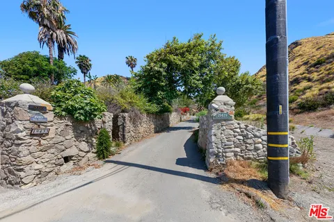 $2,990,000 | 19355 Pacific Coast Highway, Malibu, CA 90265