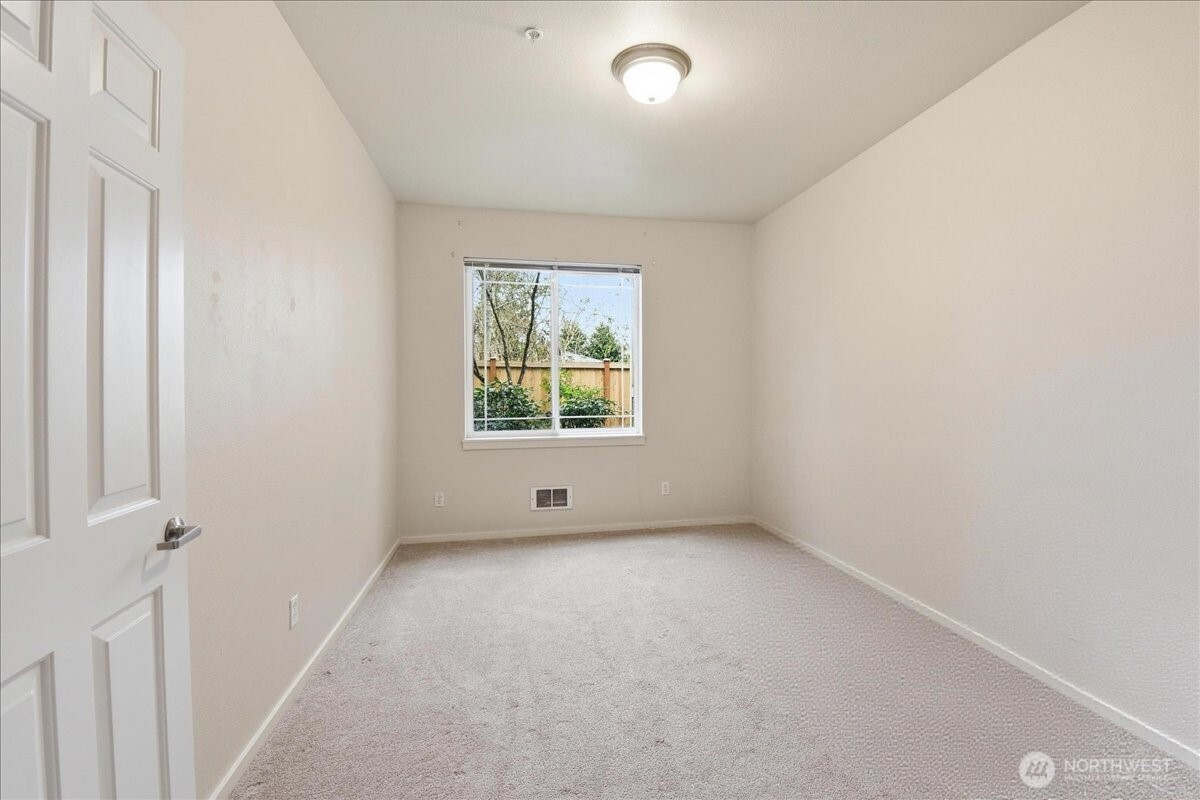 107 164th Street Southeast, Unit 2103 Bothell, WA 98012 - Photo 4 of 24 an empty room with a window