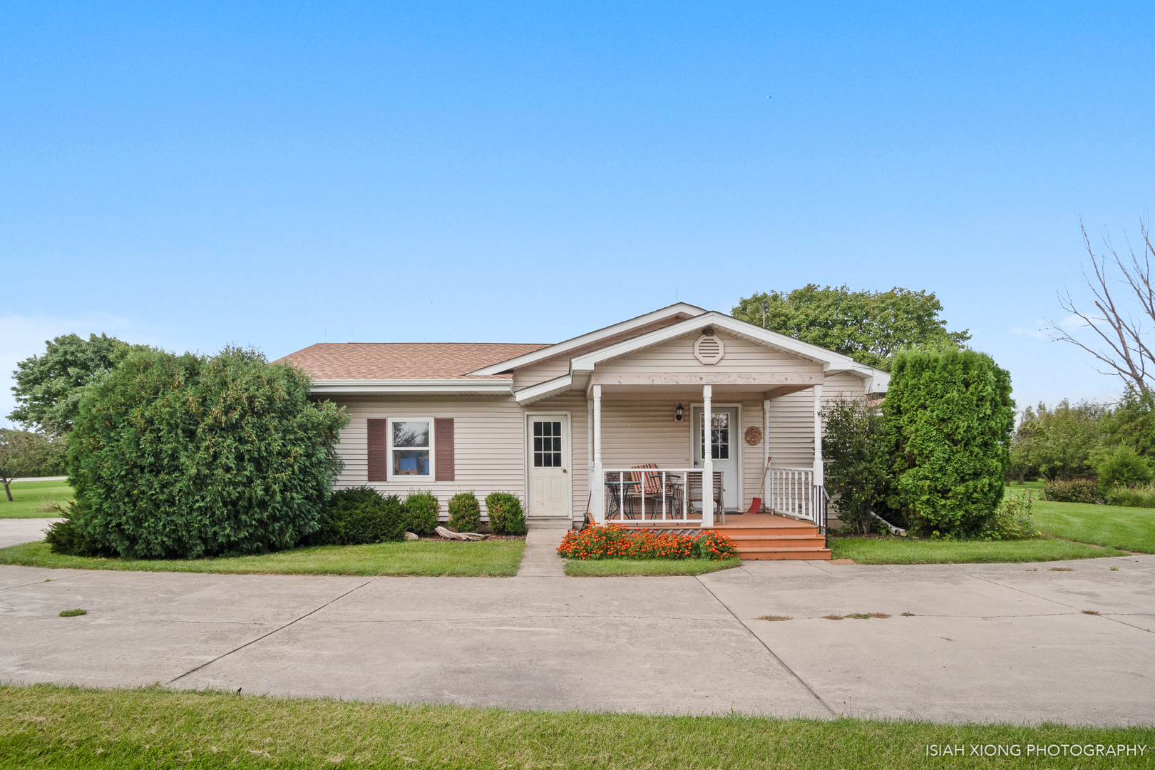 45W702 Wheeler Road Sugar Grove, IL 60554 - Photo 3 of 49 a front view of a house with yard