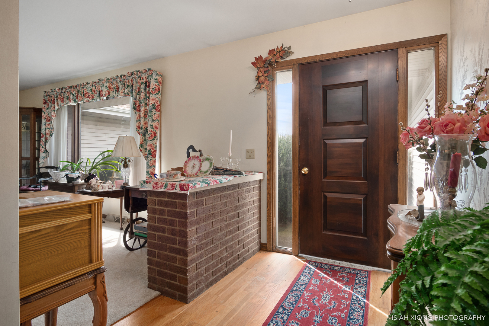 45W702 Wheeler Road Sugar Grove, IL 60554 - Photo 10 of 49 a room with furniture and a potted plant