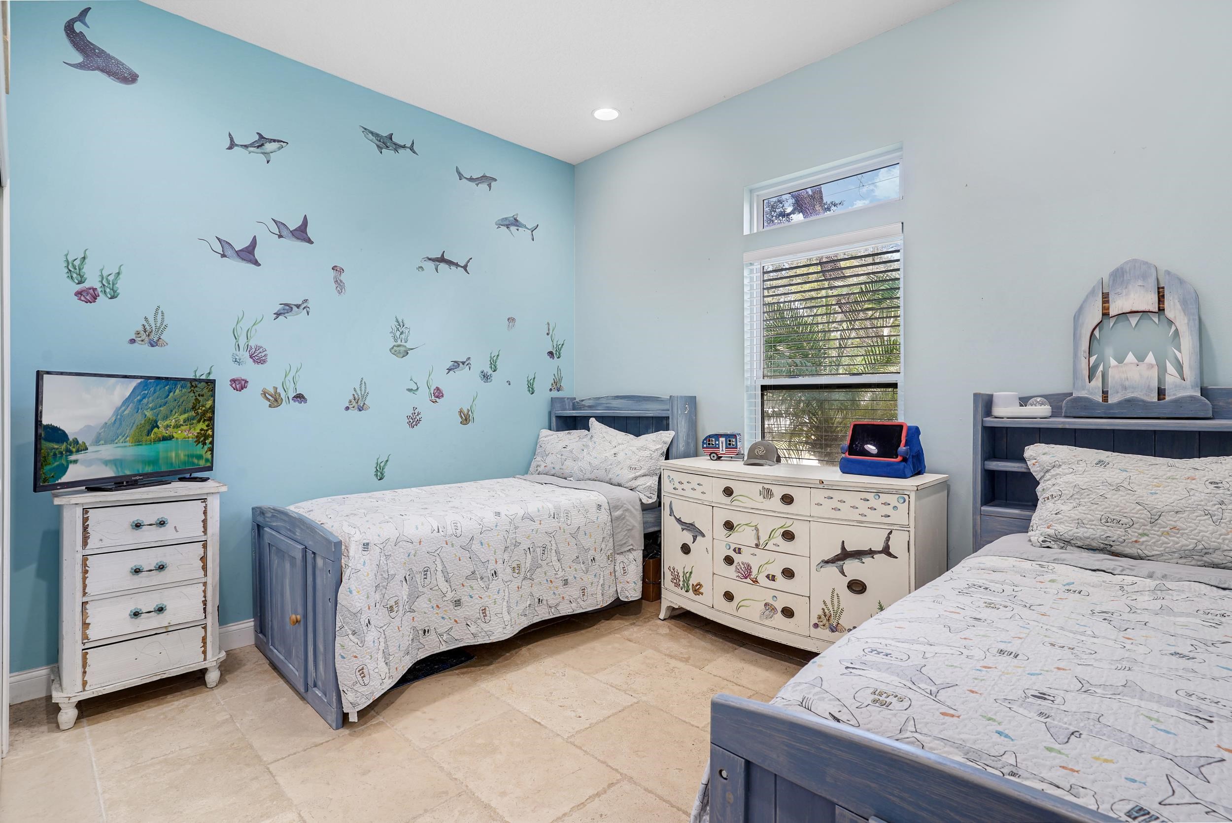 509 Twentieth Street St. Augustine, FL 32084 - Photo 24 of 40 a bedroom with double bed and a window