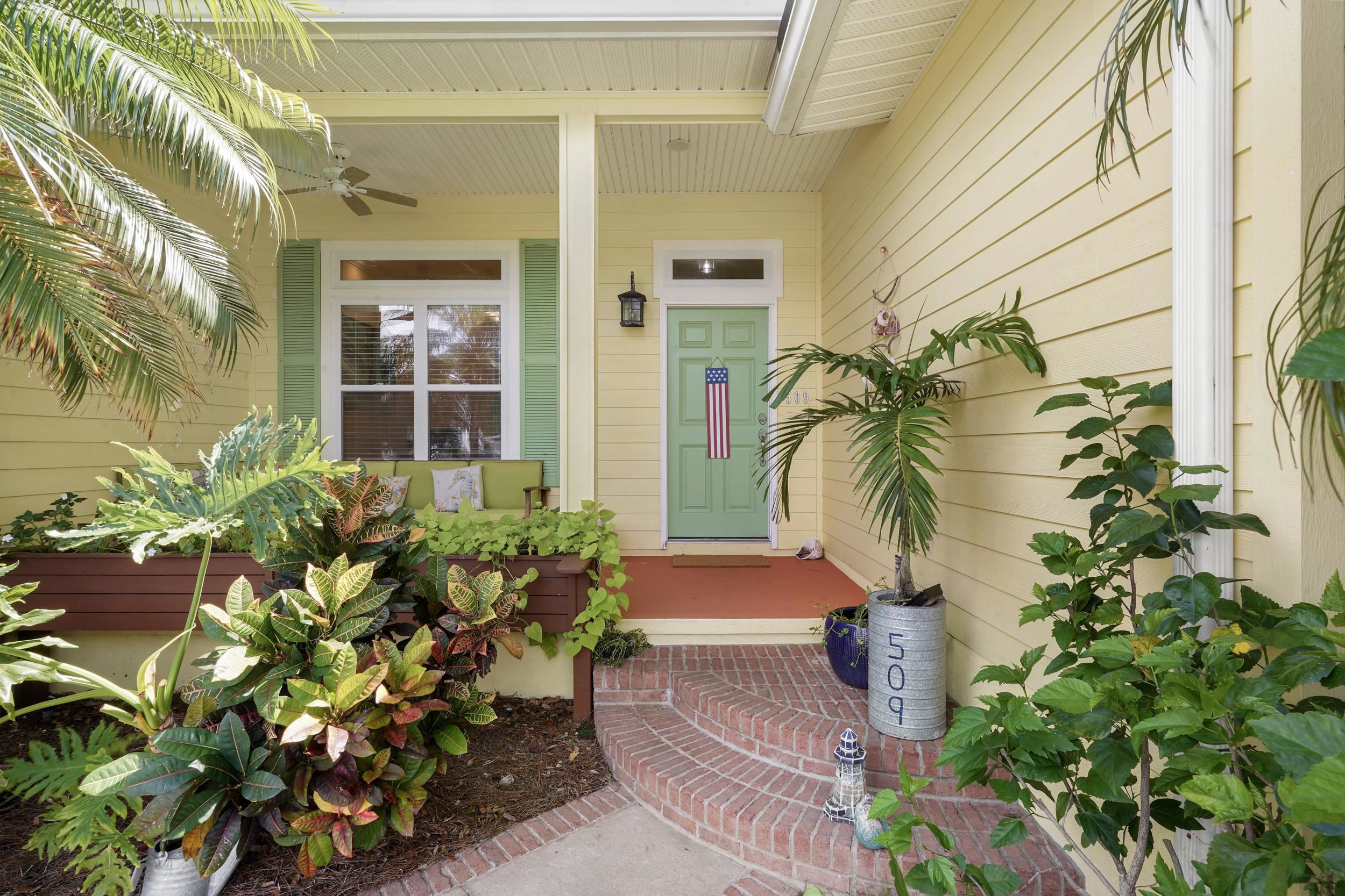 509 Twentieth Street St. Augustine, FL 32084 - Photo 5 of 40 a plant in front of a house