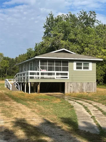 $1,700 | 19278 County Road 927A, Alvin, TX 77511