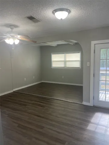 $1,700 | 19278 County Road 927A, Alvin, TX 77511