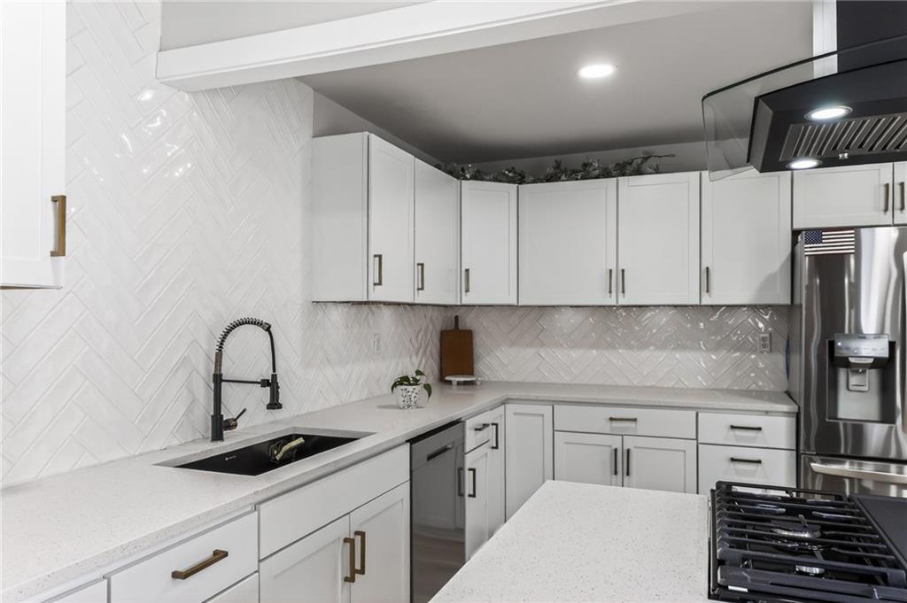 5117 Woodson Road Raytown, MO 64133 - Photo 11 of 54