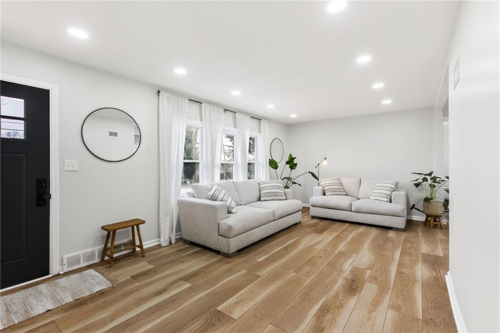 5117 Woodson Road Raytown, MO 64133 - Photo 3 of 54