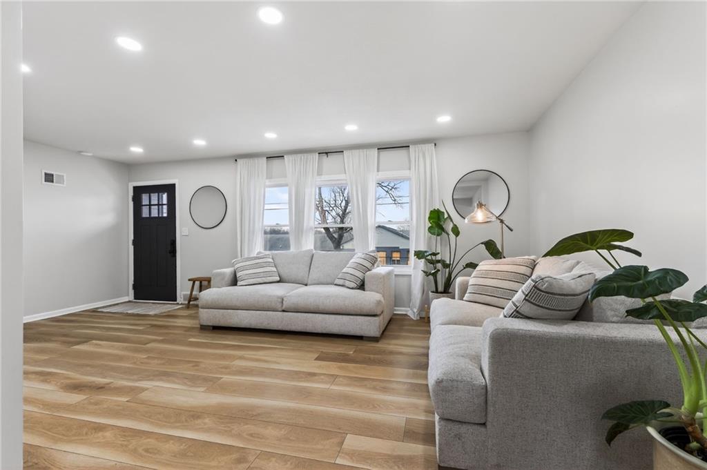 5117 Woodson Road Raytown, MO 64133 - Photo 5 of 54