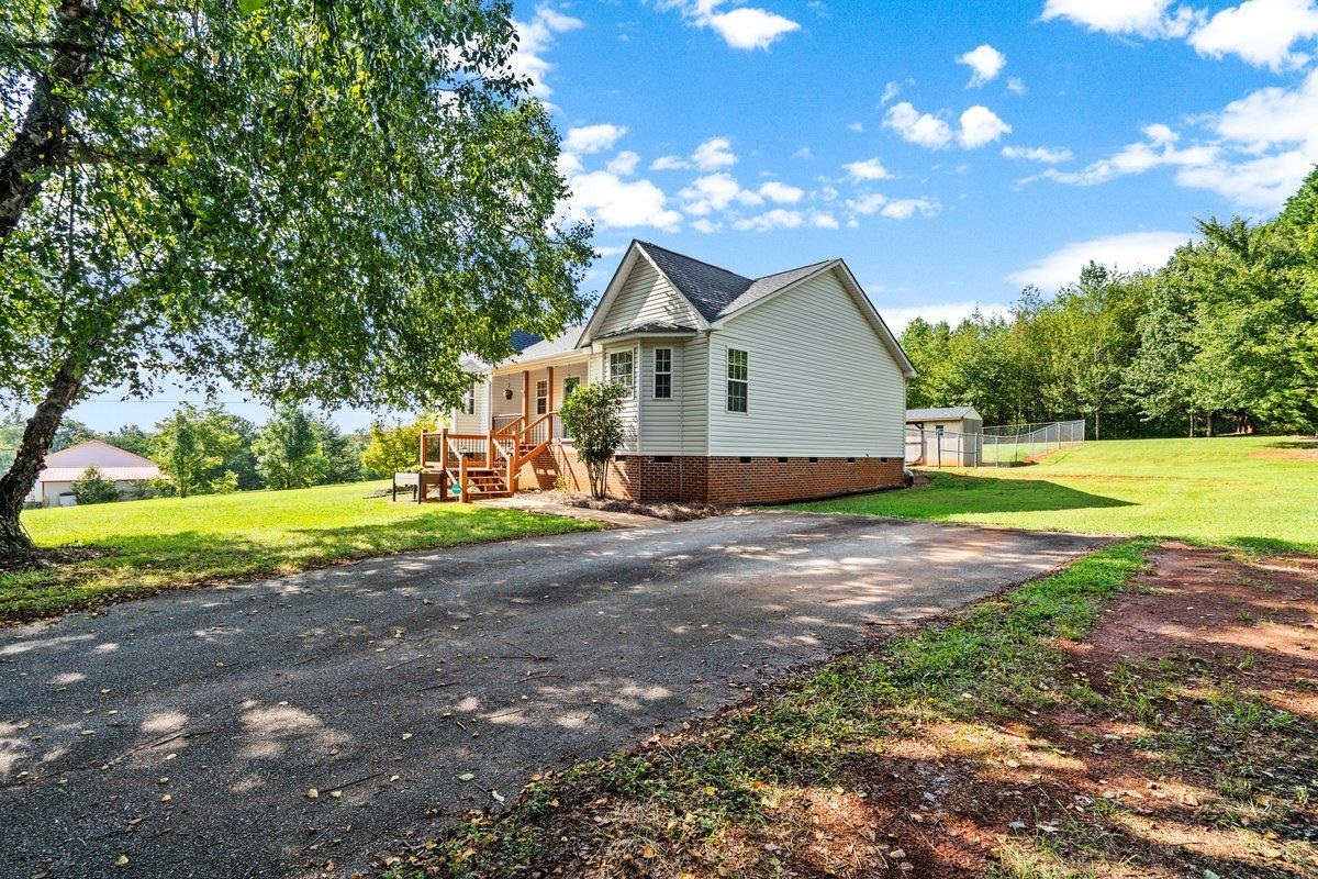 1301 Foster Road Inman, SC 29349 - Photo 3 of 28