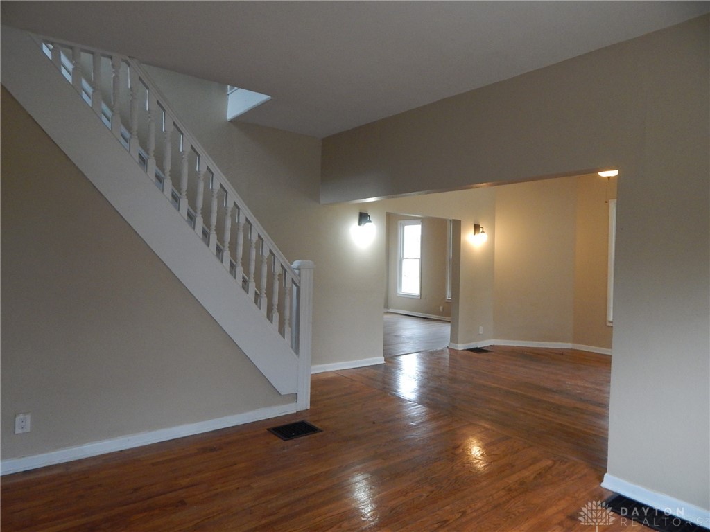 525 Dibert Avenue Springfield, OH 45506 - Photo 2 of 21