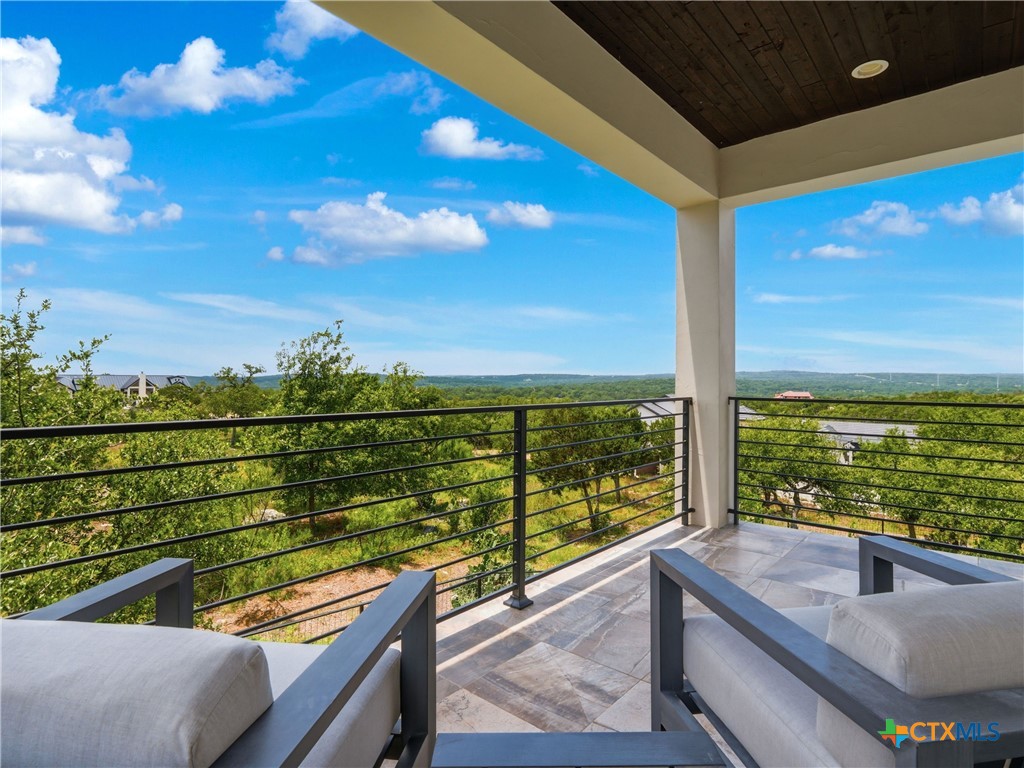 5913 Verden Ridge New Braunfels, TX 78132 - Photo 29 of 48 a view of sitting space and city view