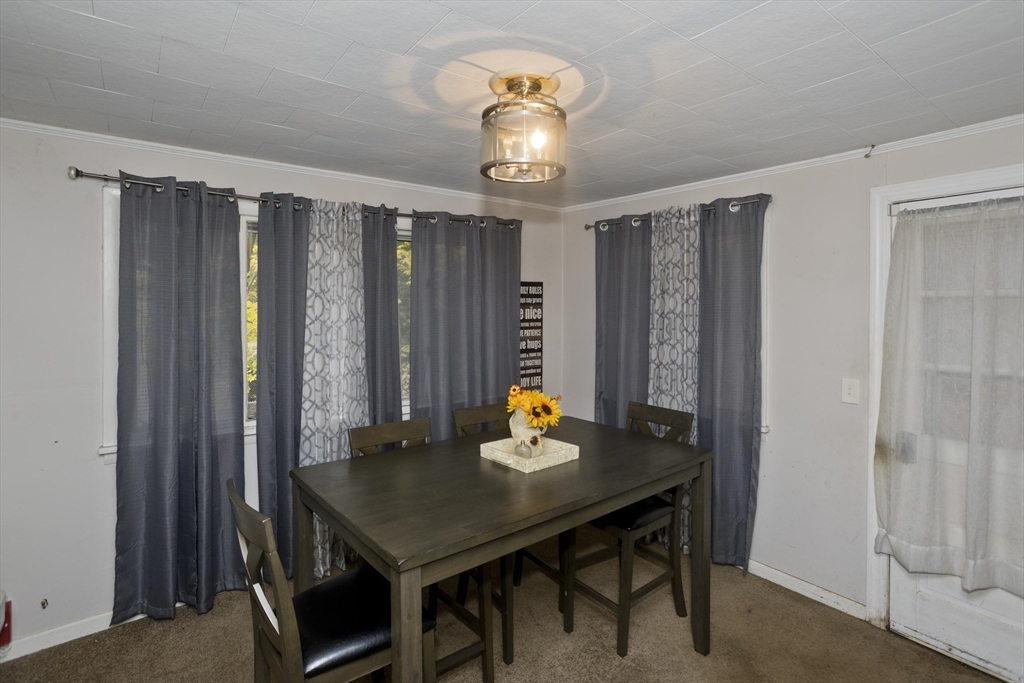 27 Middlebrook Drive Springfield, MA 01129 - Photo 4 of 9