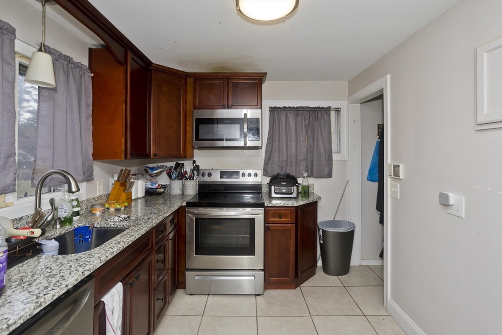 27 Middlebrook Drive Springfield, MA 01129 - Photo 5 of 9